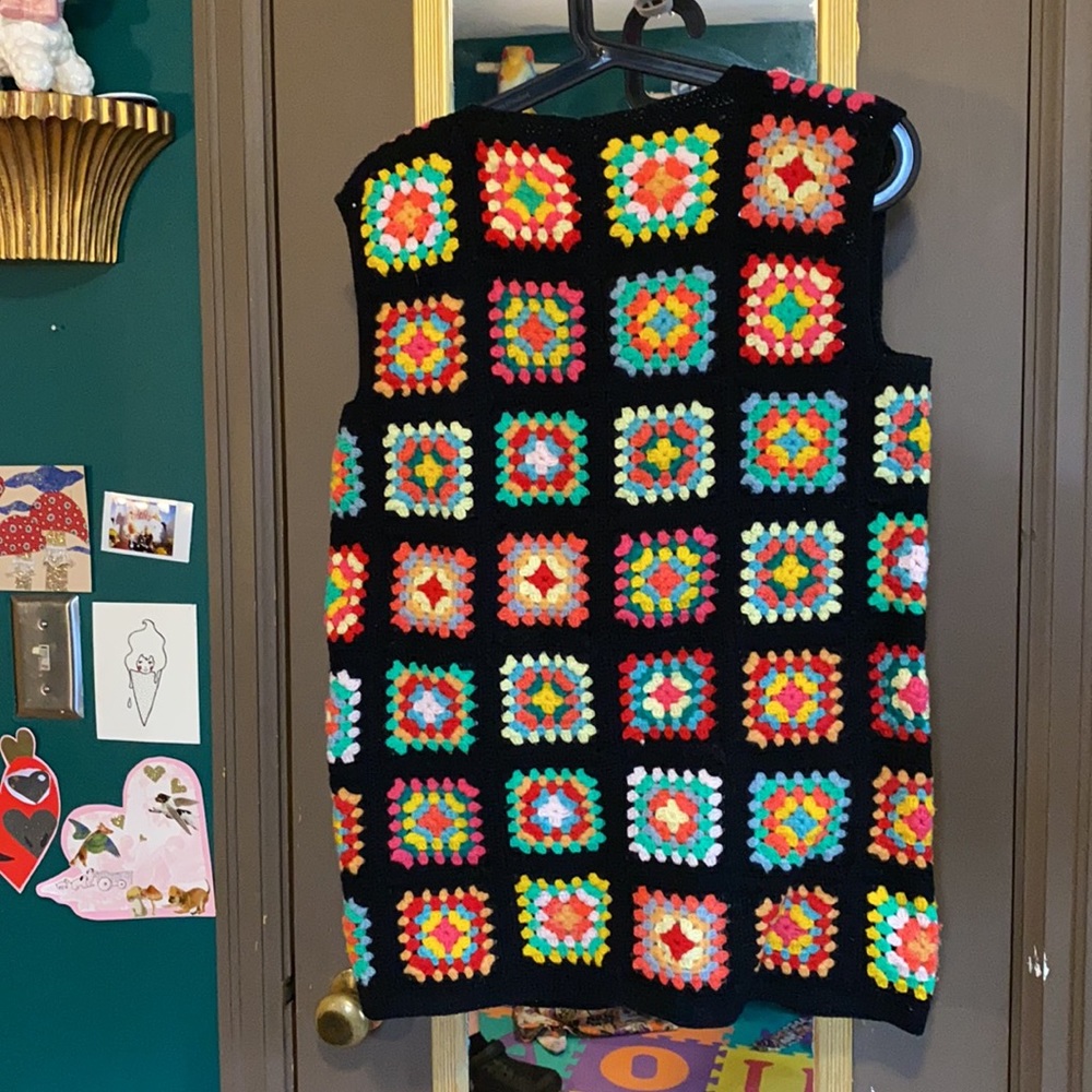 Cute vest - Picture 2 of 4